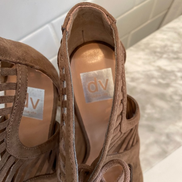 Dolce Vita Pumps - Picture 4 of 6